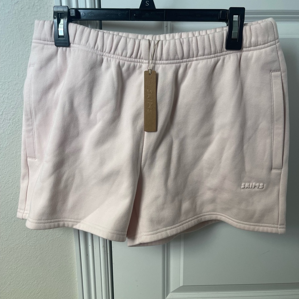 Brand new pink skims high waisted shorts
Size 29-31 
8-10